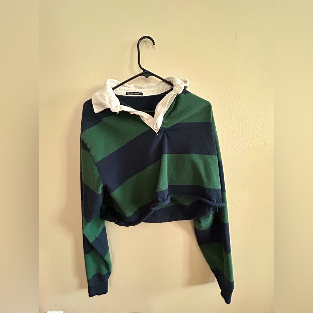 green and black crop long sleeve collared shirt, brandy melville 🤍